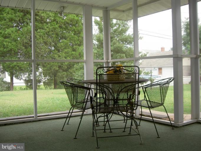 3407 Cornwall Road Dundalk, MD 21222 - Photo 5 of 15 Screened-in Porch