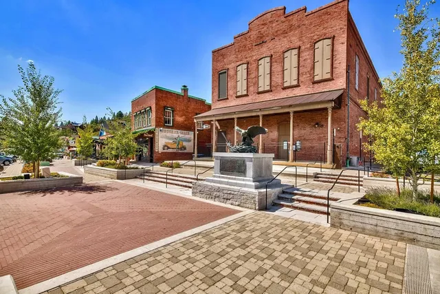 a house view with a outdoor space