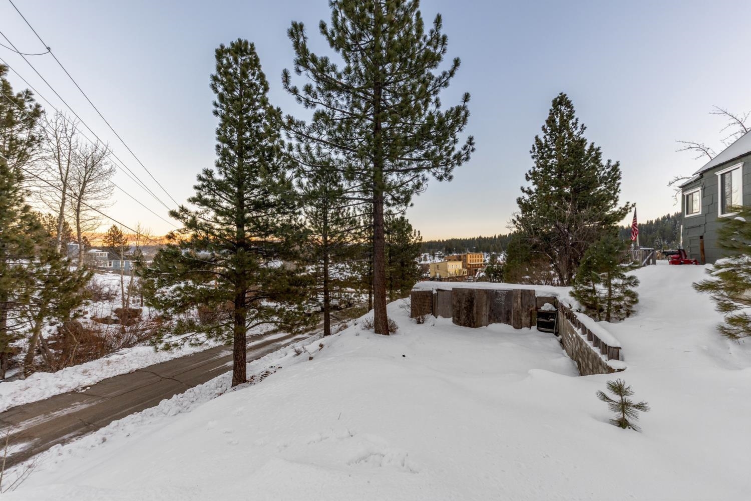 10008 High Street Truckee, CA 96161 - Photo 18 of 28 a view of outdoor space with seating space