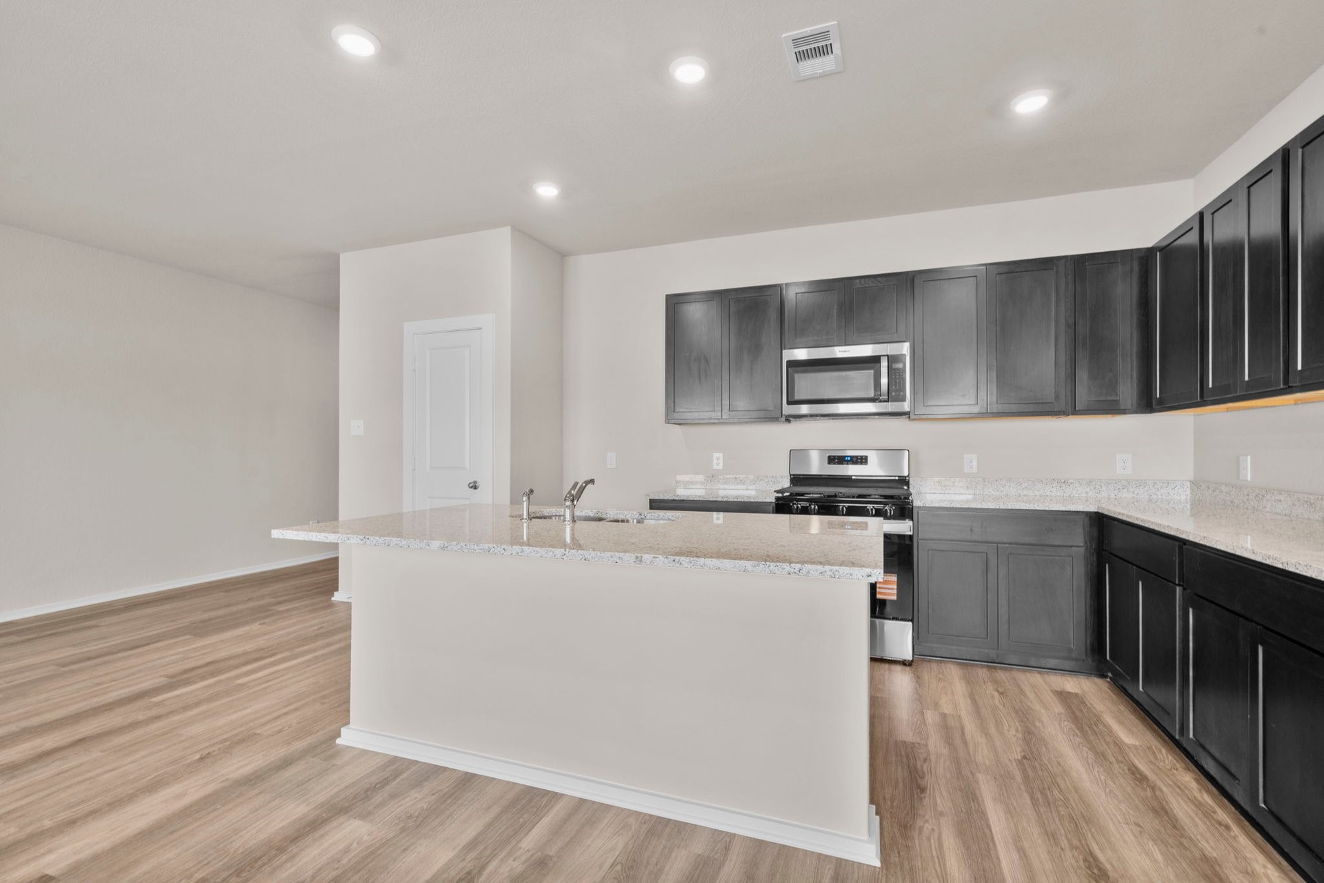 3526 Cardinal Pointe Drive Angleton, TX 77515 - Photo 6 of 34