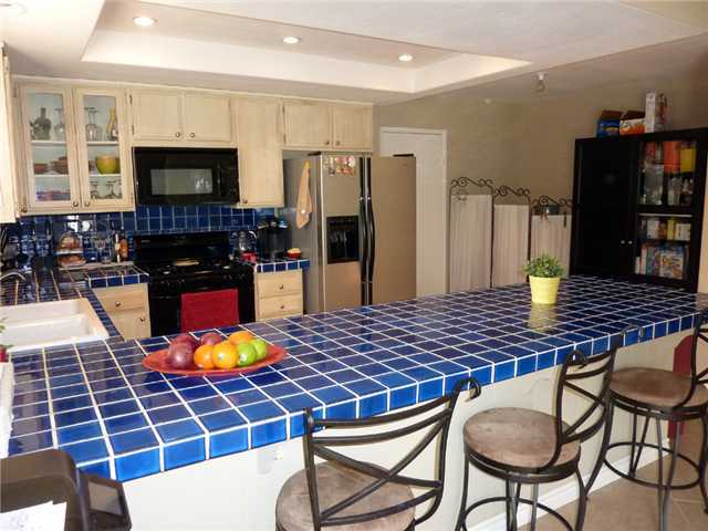 840 Fulton Road San Marcos, CA 92069 - Photo 3 of 14 Plenty of counter and cabinet space!