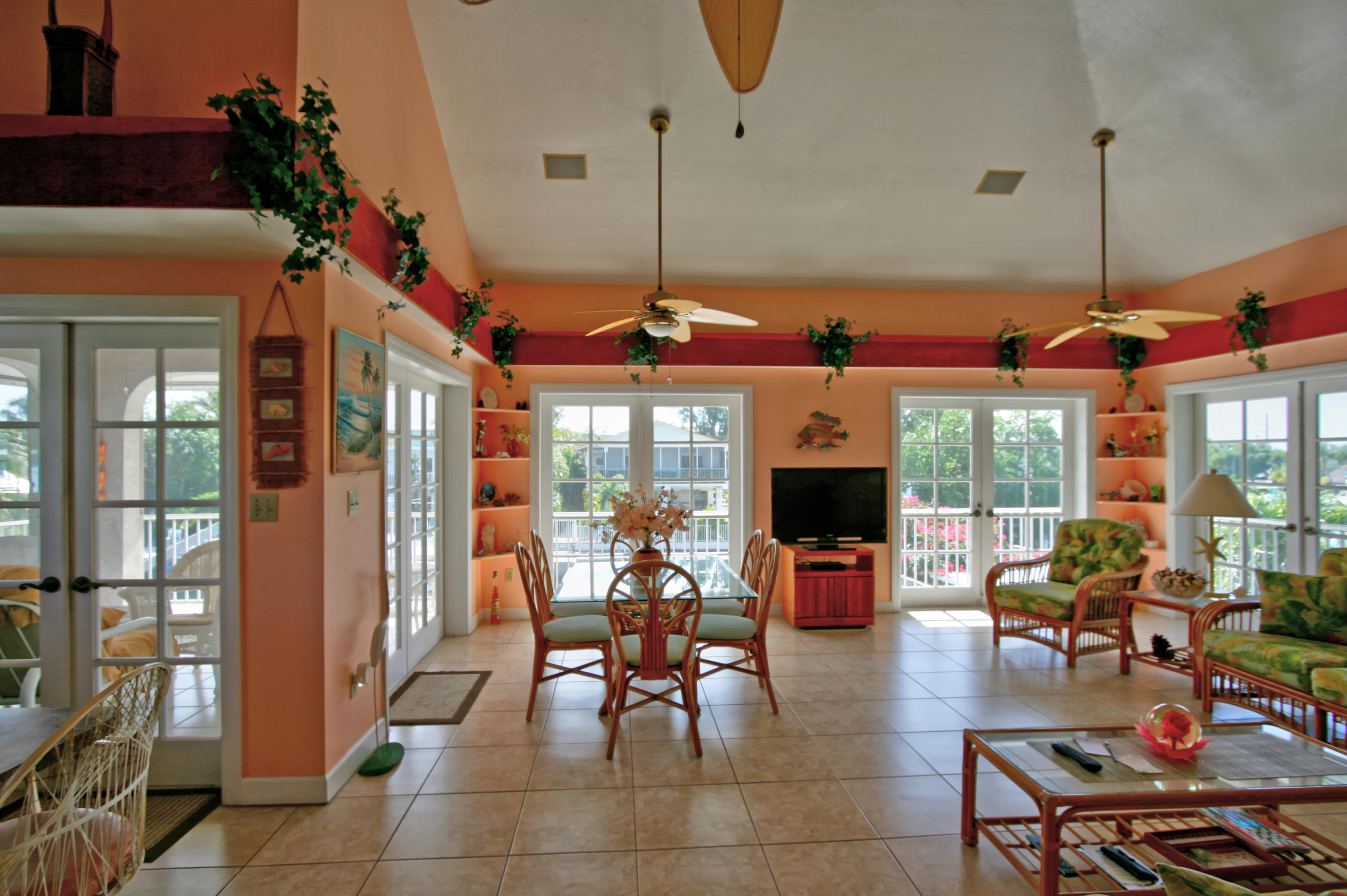 122 Bessie Road Tavernier, FL 33070 - Photo 8 of 49 Living