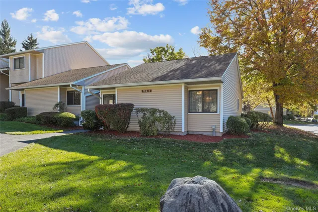 $559,900 | 98 Molly Pitcher Lane, Unit A, Yorktown Heights, NY 10598
