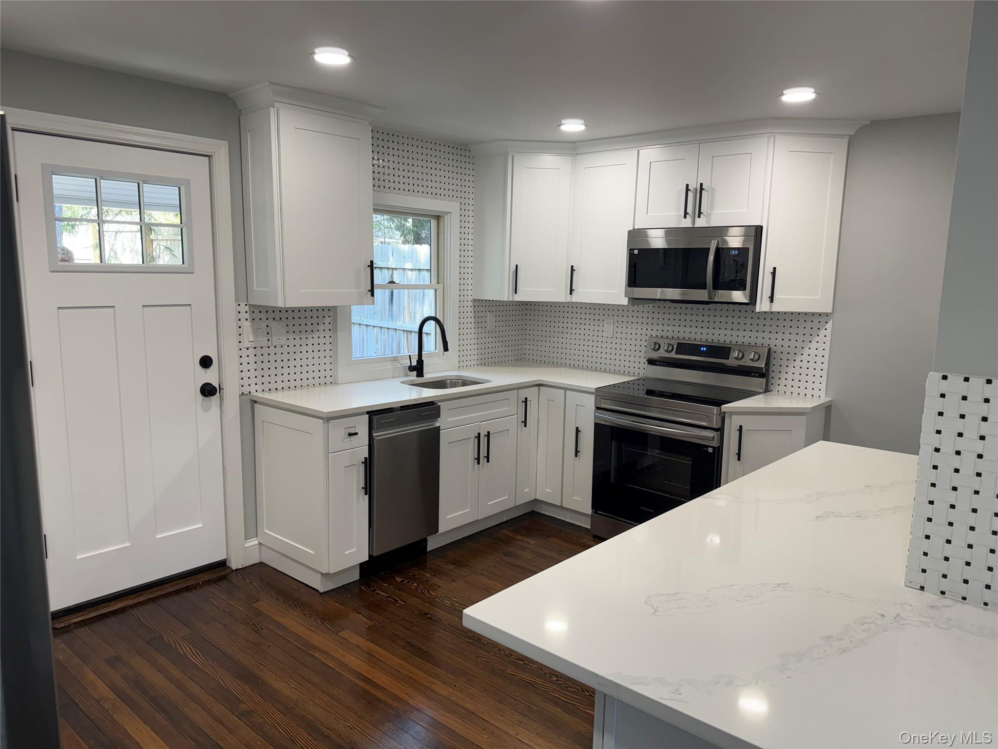 2288 River Road Calverton, NY 11933 - Photo 16 of 36