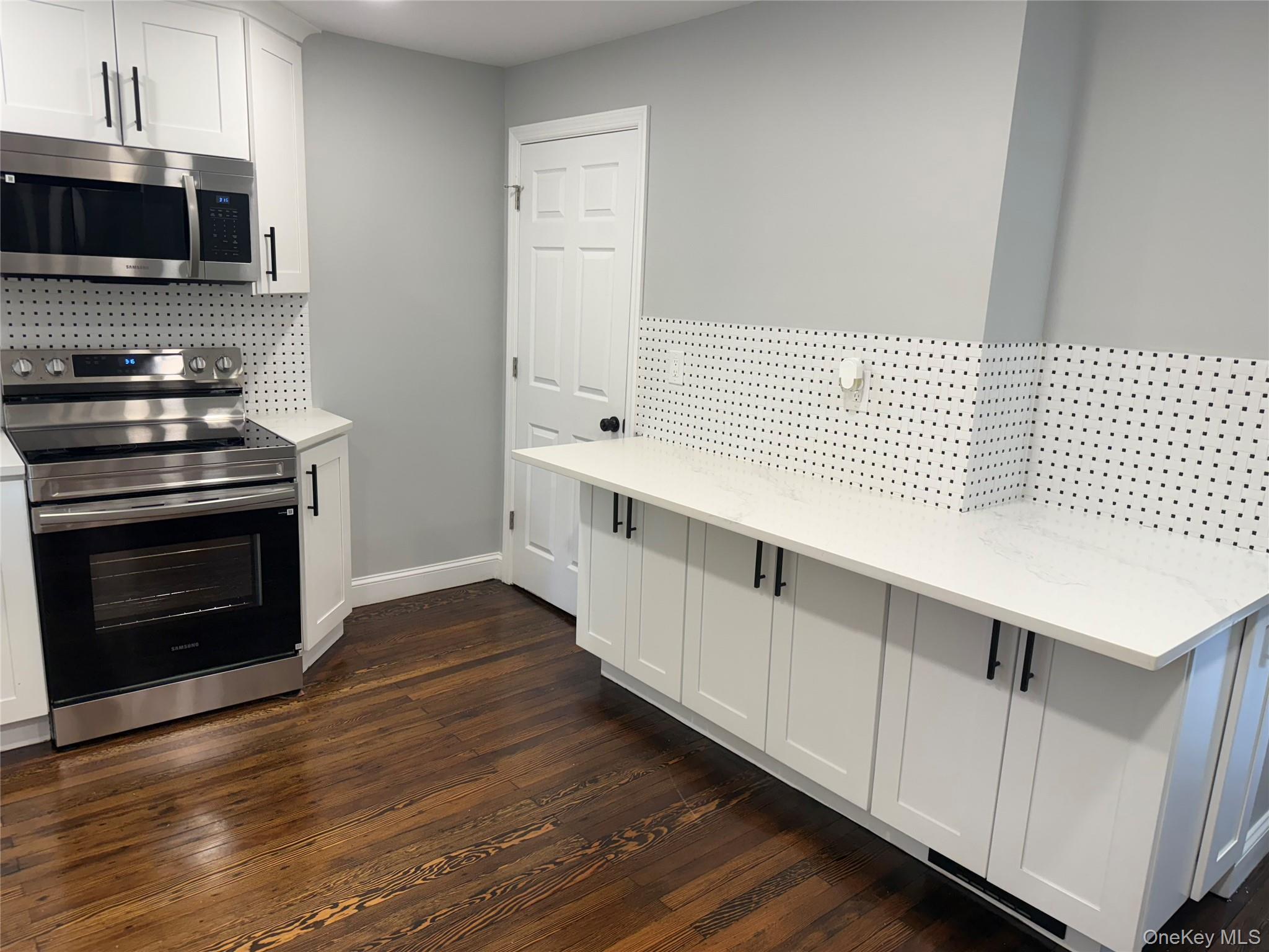 2288 River Road Calverton, NY 11933 - Photo 17 of 36