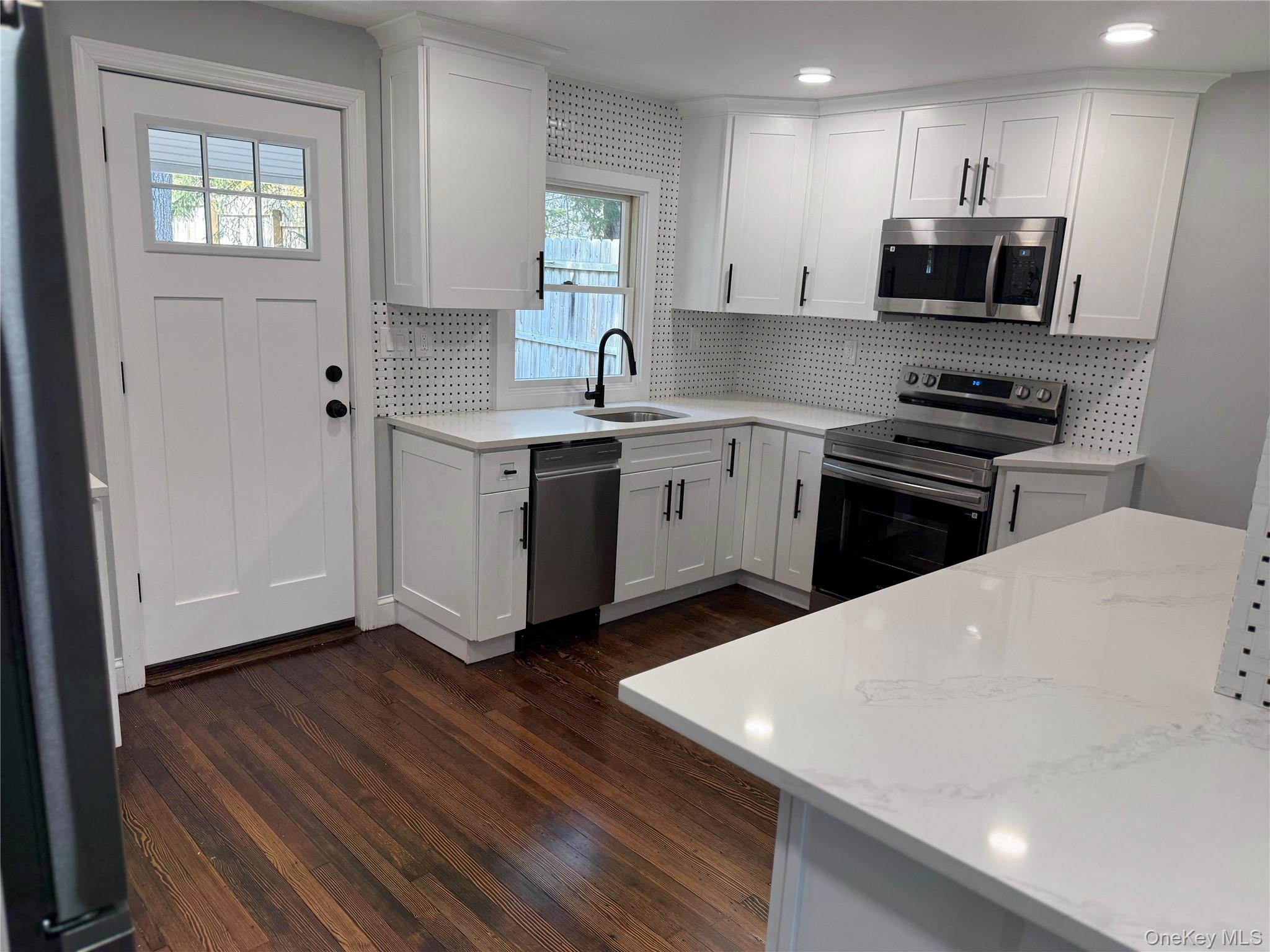 2288 River Road Calverton, NY 11933 - Photo 19 of 36