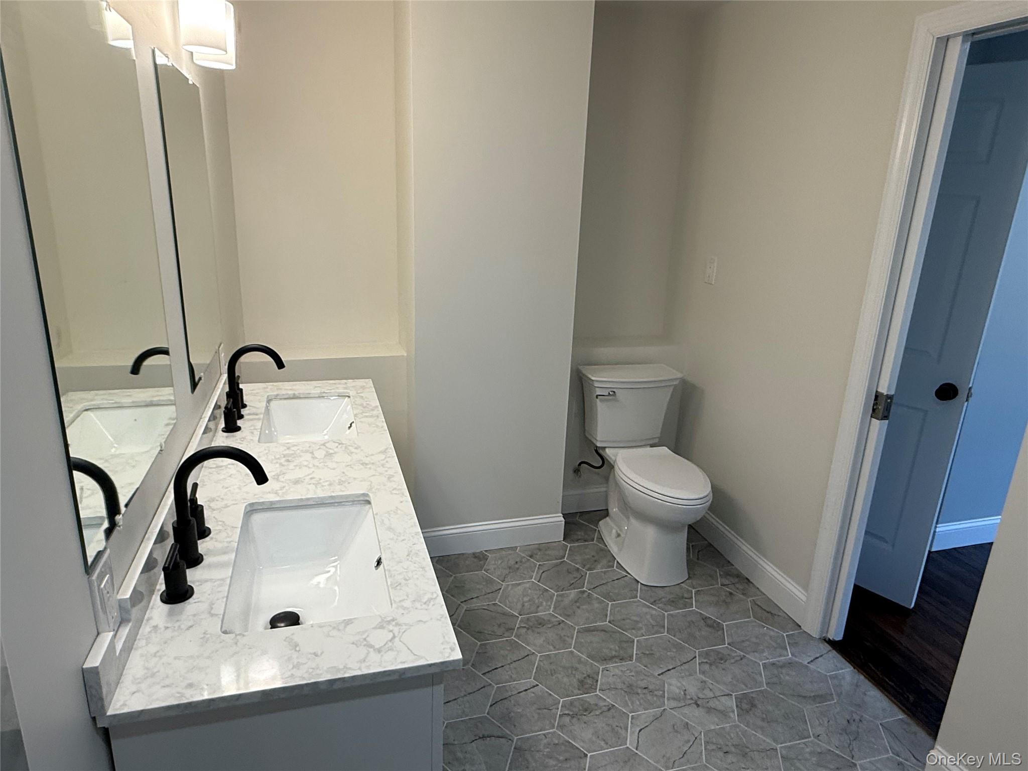 2288 River Road Calverton, NY 11933 - Photo 25 of 36