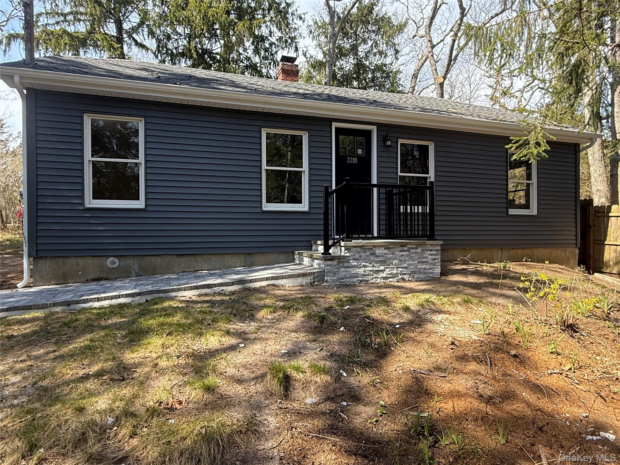 2288 River Road Calverton, NY 11933 - Photo 3 of 36