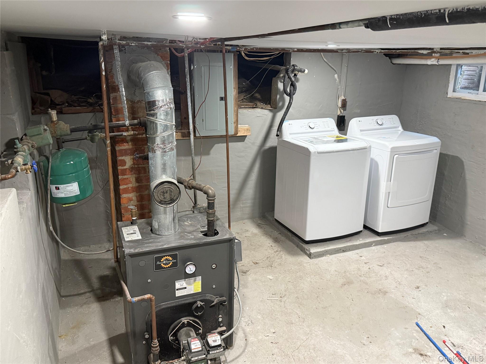 2288 River Road Calverton, NY 11933 - Photo 33 of 36