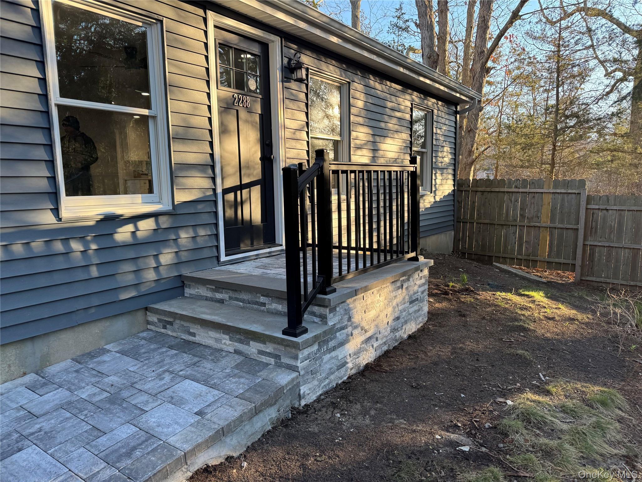 2288 River Road Calverton, NY 11933 - Photo 4 of 36