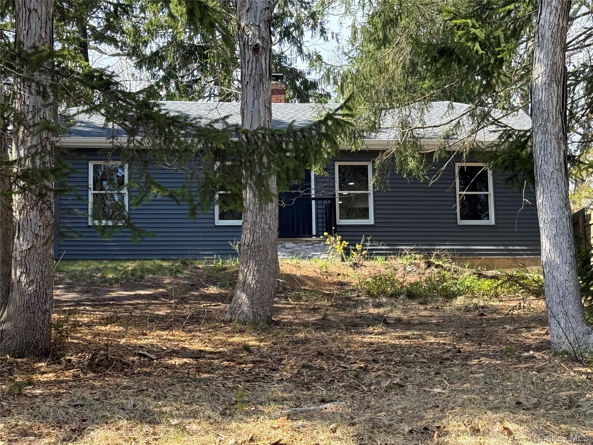 2288 River Road Calverton, NY 11933 - Photo 5 of 36