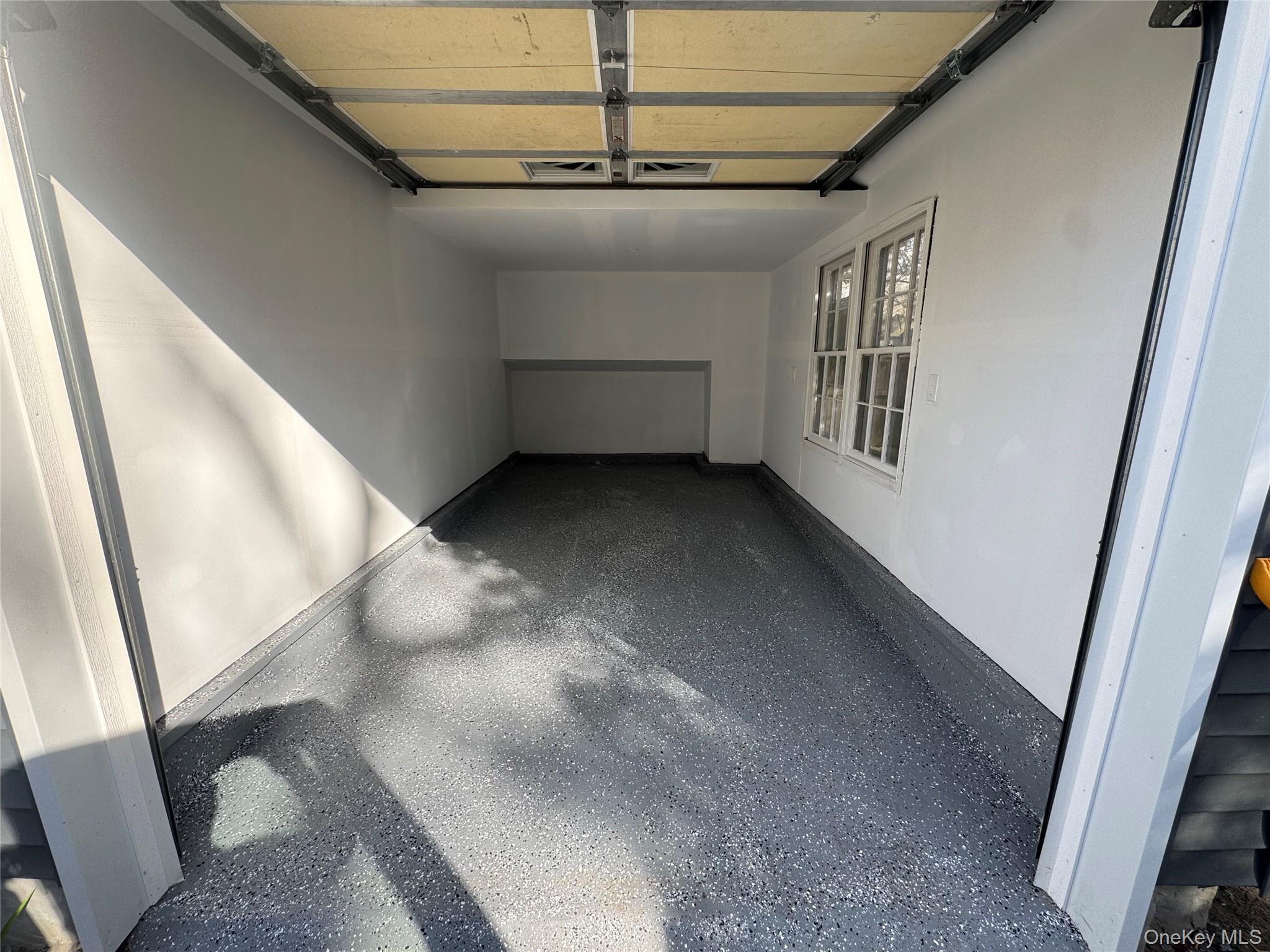 2288 River Road Calverton, NY 11933 - Photo 8 of 36