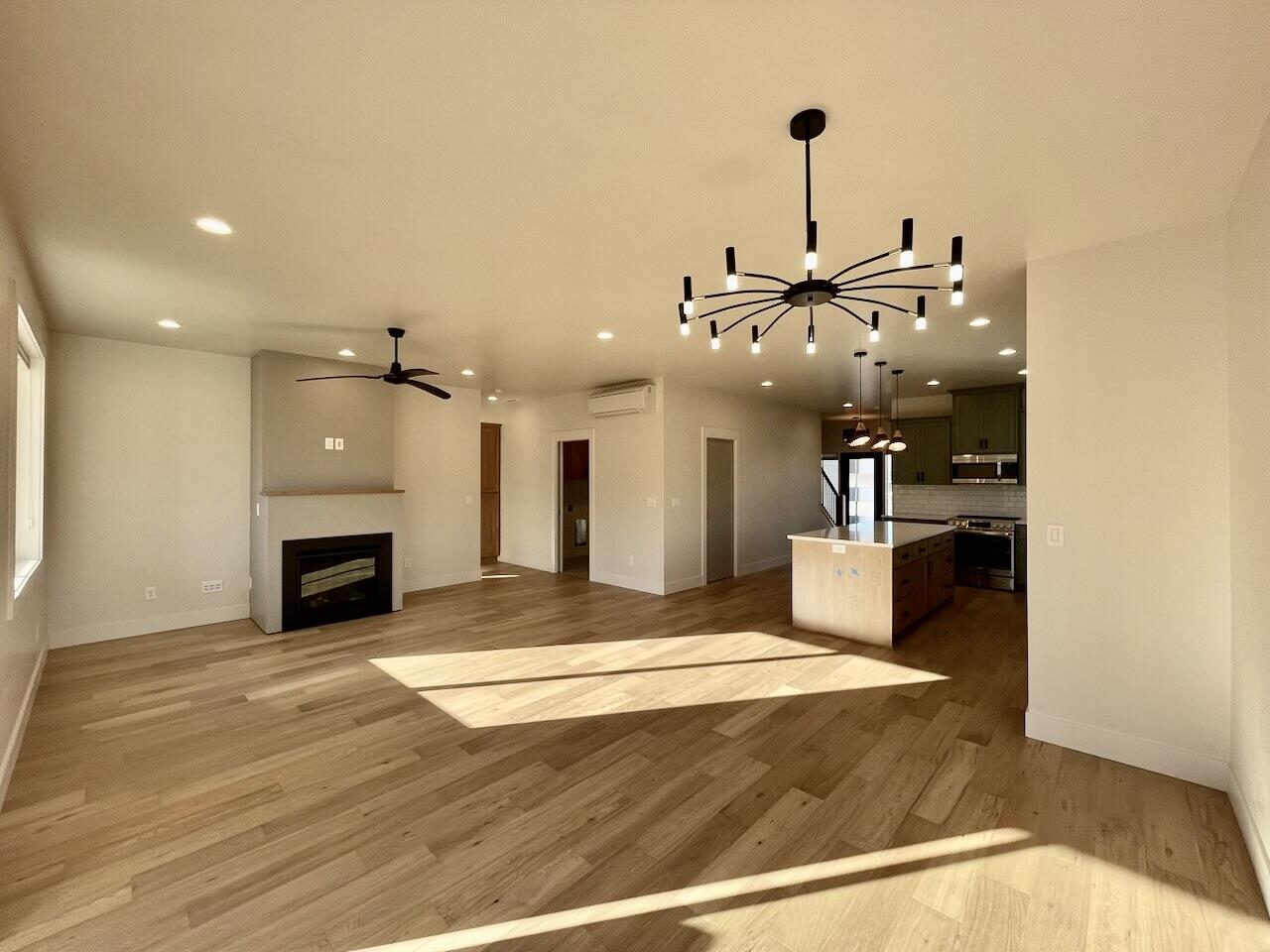 388 Randy Street Ashland, OR 97520 - Photo 11 of 30 Living Area