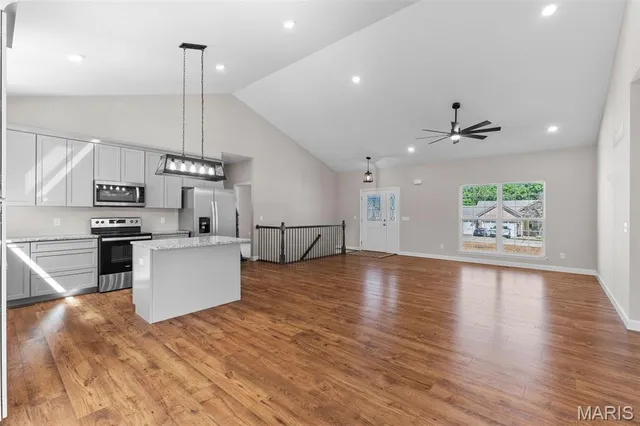 $590,000 | 109 Hickory Heits Court, Moscow Mills, MO 63362