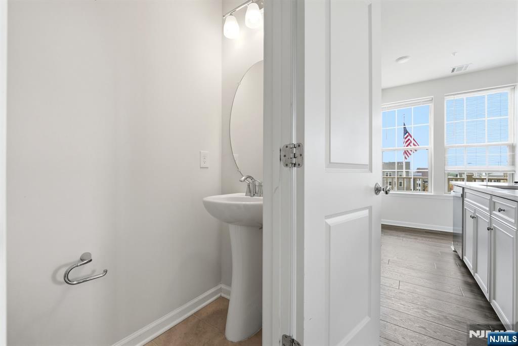 3 Arnold Drive Wood-Ridge, NJ 07075 - Photo 11 of 46