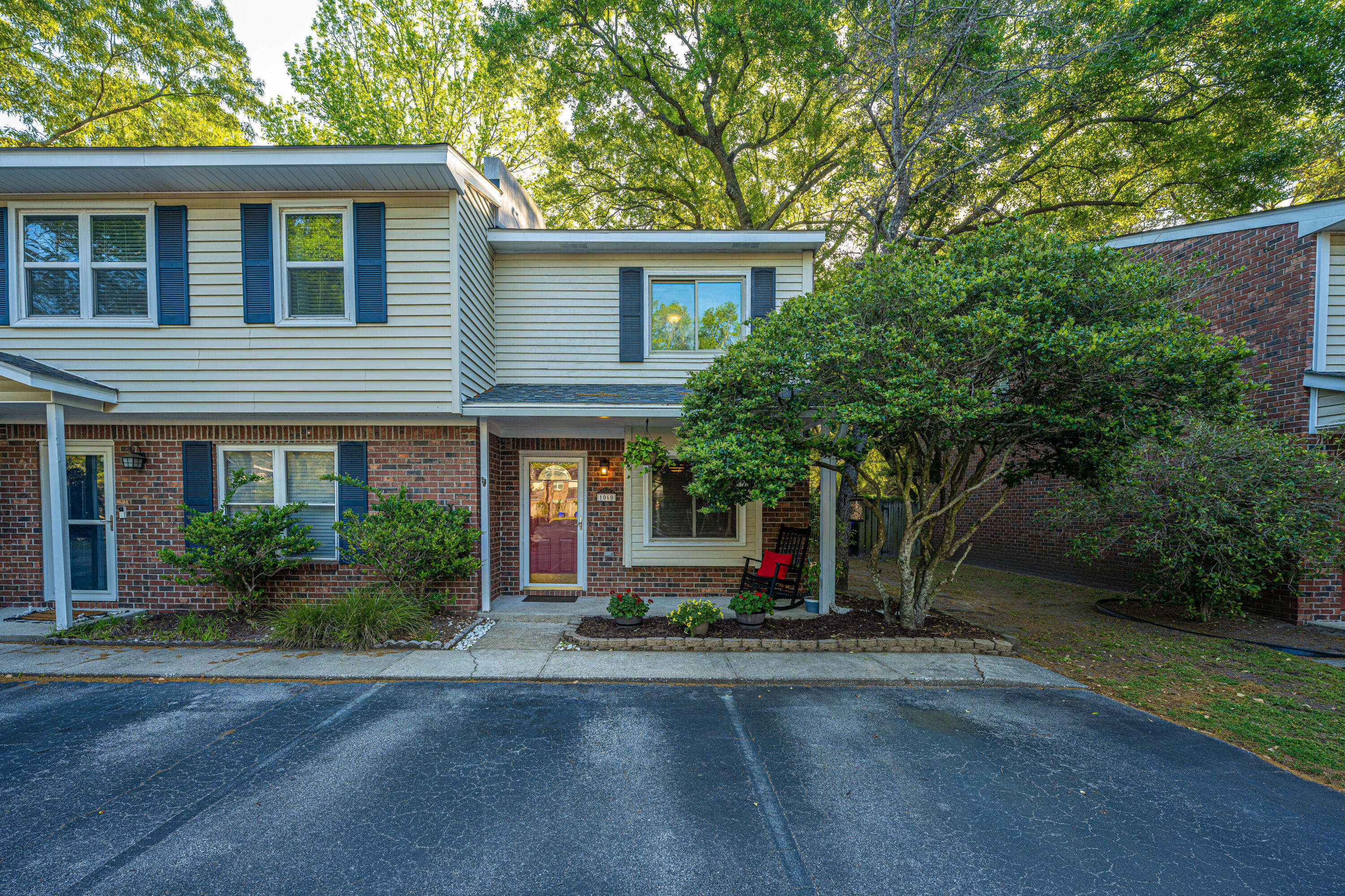 1060 Hunters Trace Mount Pleasant, SC 29464 - Photo 2 of 18 1060HuntersTrce04