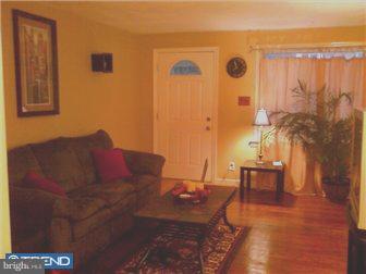 3013 Kent Road Folcroft, PA 19032 - Photo 3 of 12 Living Room