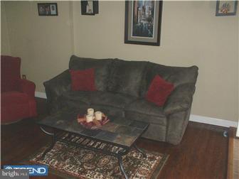 3013 Kent Road Folcroft, PA 19032 - Photo 4 of 12 Living Room
