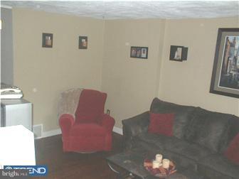 3013 Kent Road Folcroft, PA 19032 - Photo 5 of 12 Living Room