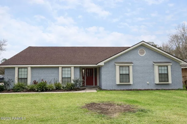 $2,500 | 1103 E Bayou, Lafayette, LA 70508