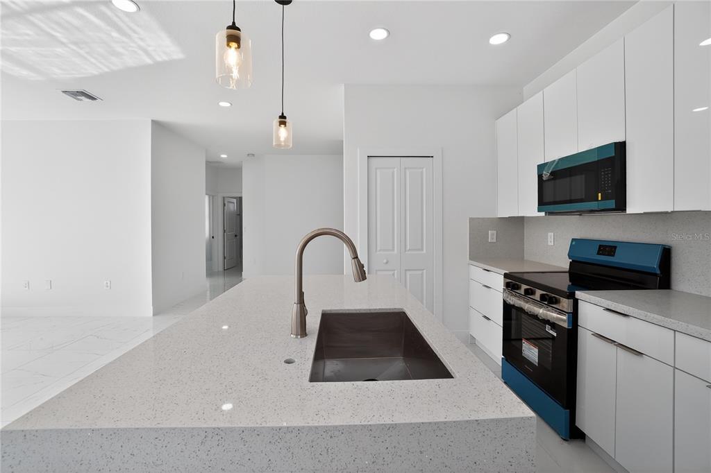 336 Sunset Road Rotonda West, FL 33947 - Photo 14 of 65