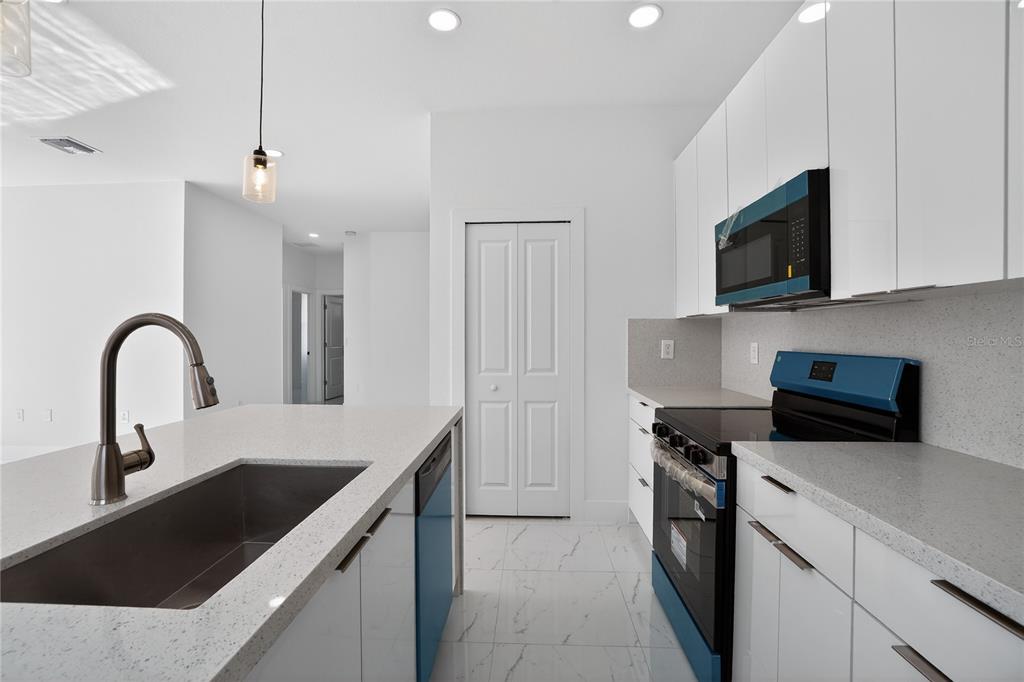 336 Sunset Road Rotonda West, FL 33947 - Photo 16 of 65