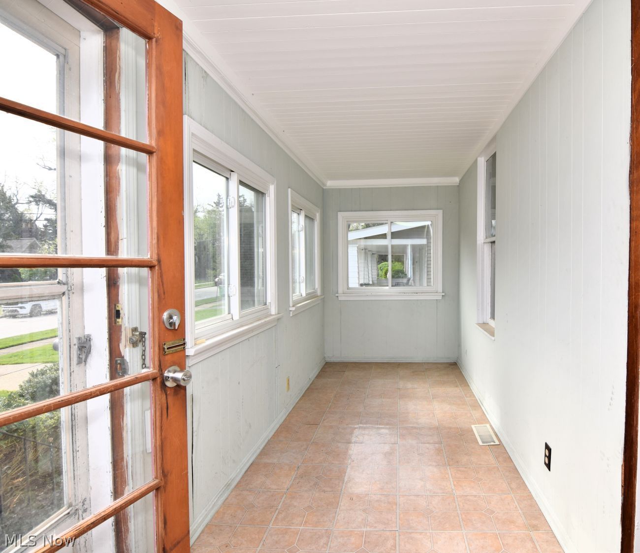 1532 Sheridan Road Cleveland, OH 44121 - Photo 4 of 29 Enclosed Front Porch