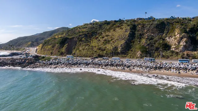 a view of a backyard of the house