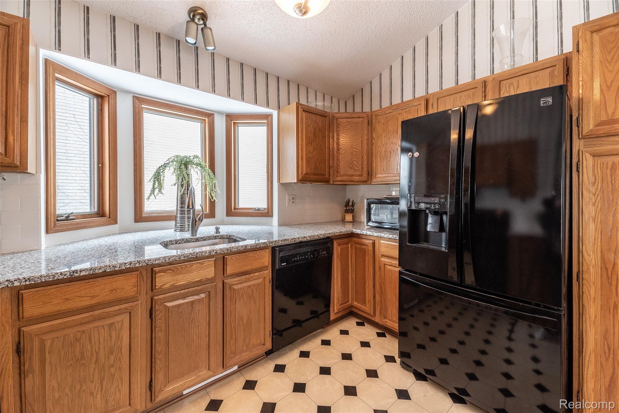 2860 Ranieri Drive Troy, MI 48085 - Photo 15 of 58 DSC_5945.jpg
