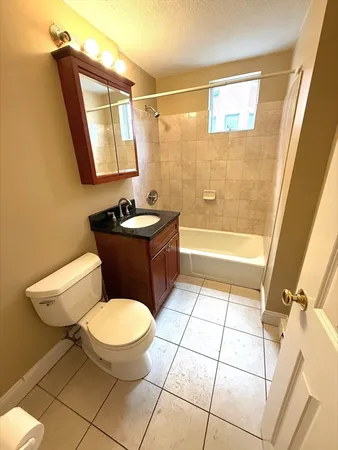 $2,800 | 435 Essex Street, Unit 5, Lynn, MA 01902