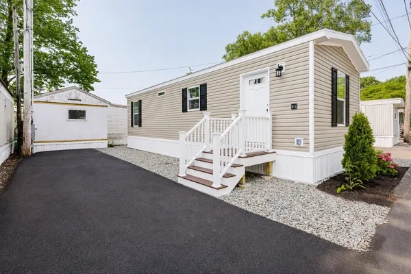 $129,900 | 1346 Newport Avenue, Unit B5, Attleboro, MA 02703