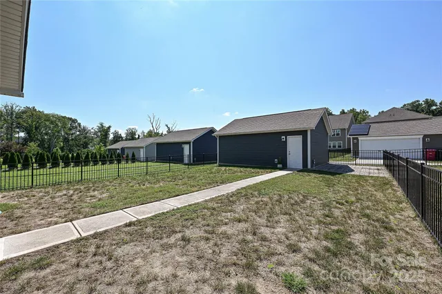 $562,500 | 17318 Gladys Way, Davidson, NC 28036