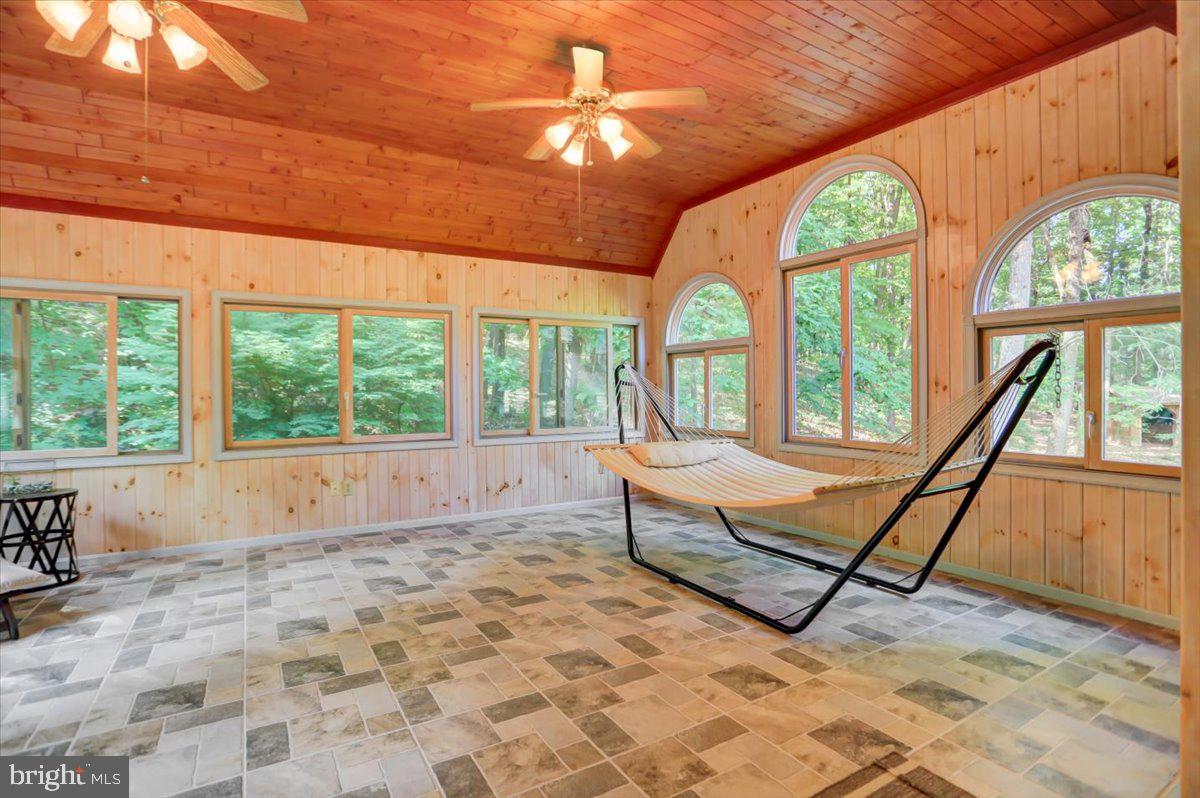 304 High Mountain Road Shippensburg, PA 17257 - Photo 17 of 51