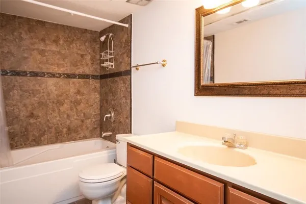 $1,250 | 2425 Holly Hall Street, Unit 31, Houston, TX 77054