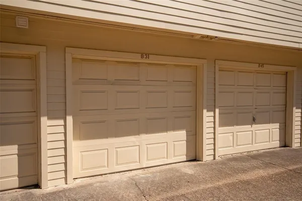 $1,250 | 2425 Holly Hall Street, Unit 31, Houston, TX 77054