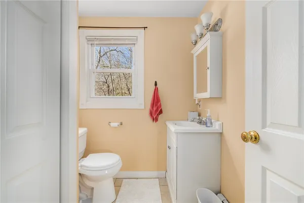 $2,950 | 1059 East Shore Road, Jamestown, RI 02835