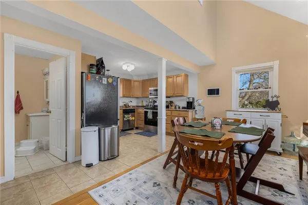 $2,950 | 1059 East Shore Road, Jamestown, RI 02835