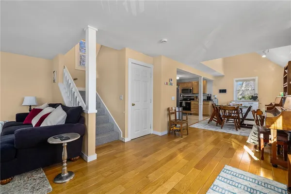 $2,950 | 1059 East Shore Road, Jamestown, RI 02835