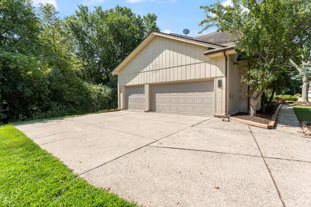 $720,000 | 6890 Duchess Court, Troy, MI 48098