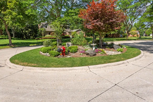 $720,000 | 6890 Duchess Court, Troy, MI 48098