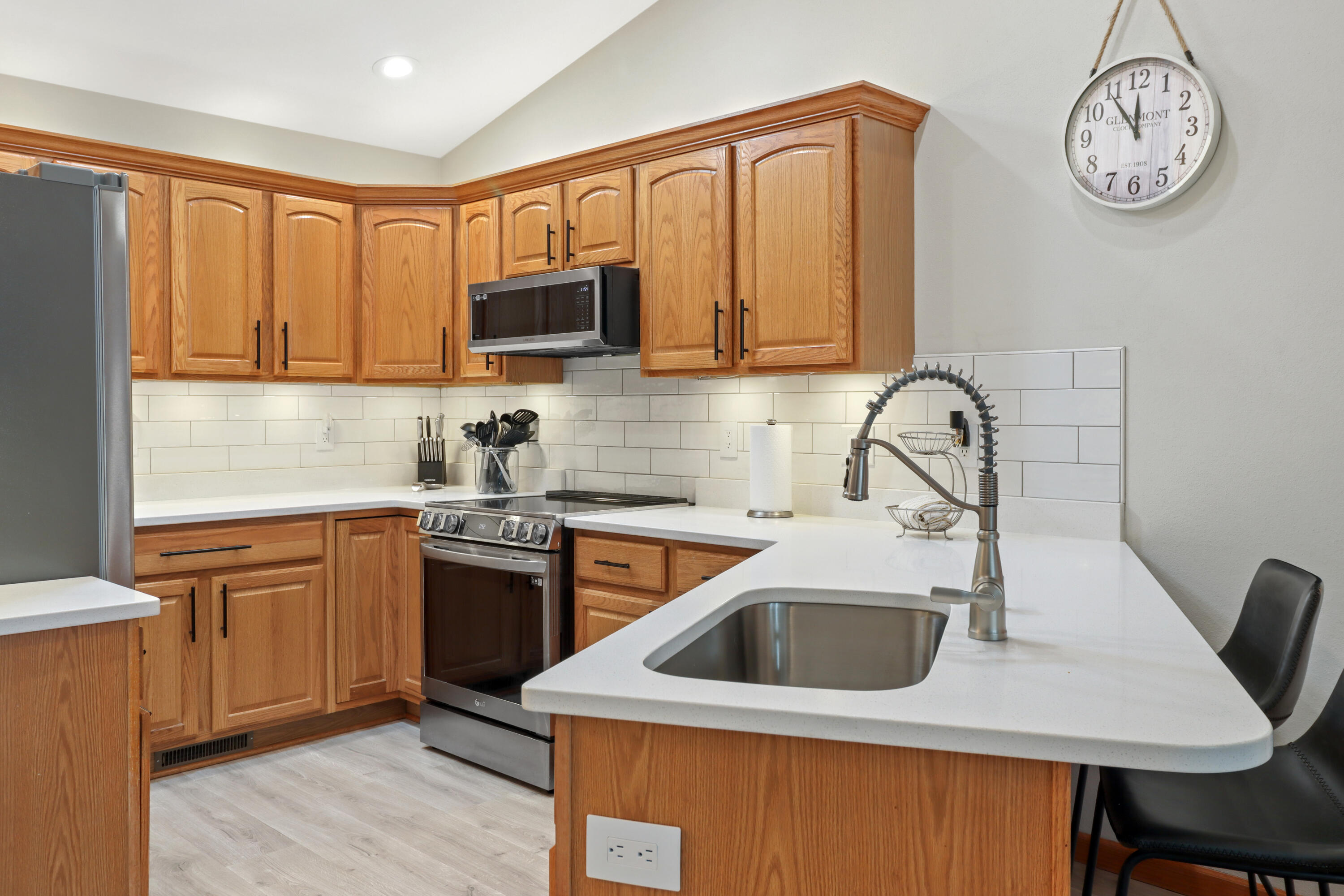 635 Cardinal Way Sun Prairie, WI 53590 - Photo 7 of 32 Kitchen