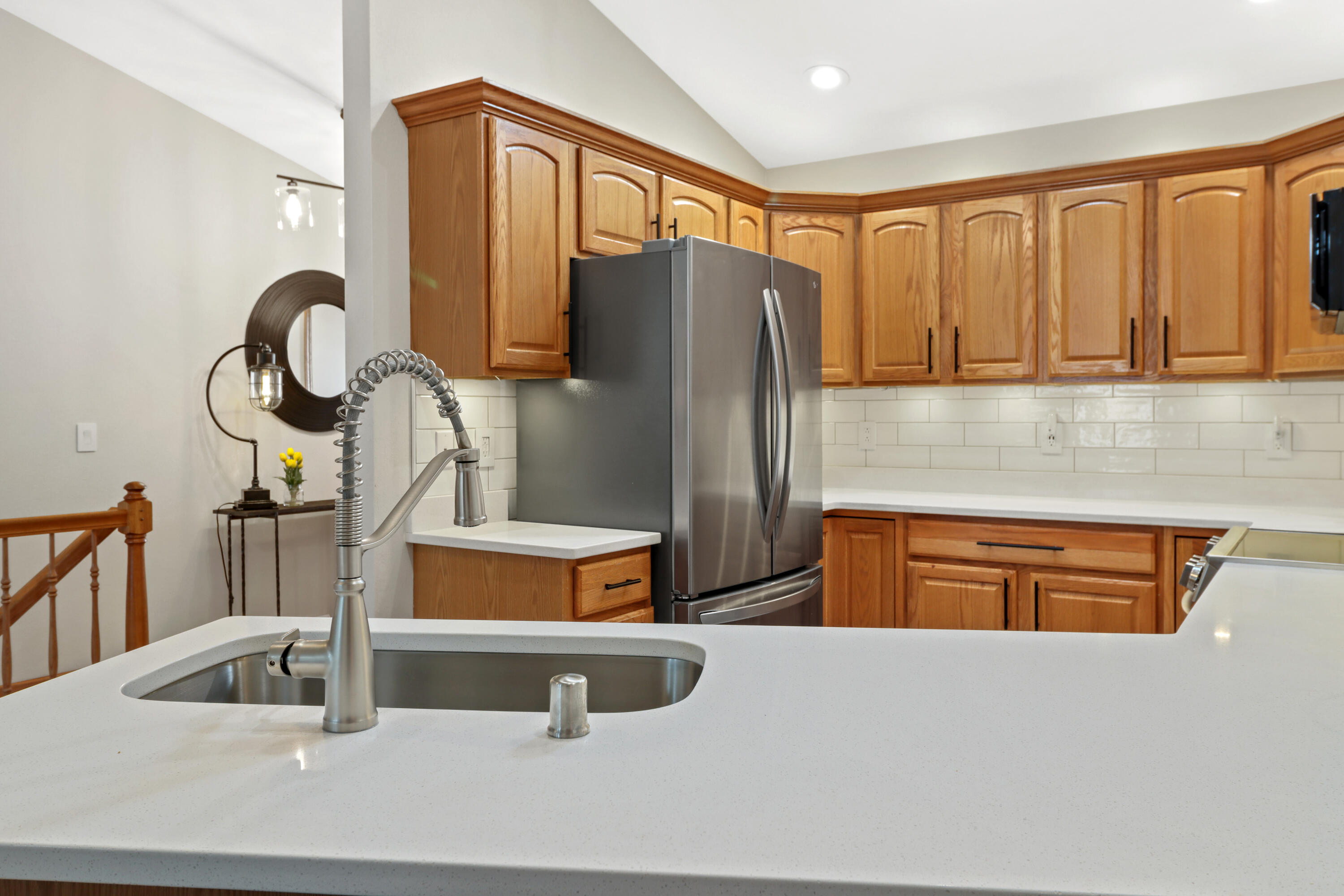 635 Cardinal Way Sun Prairie, WI 53590 - Photo 9 of 32 Kitchen w/Breakfast Counter