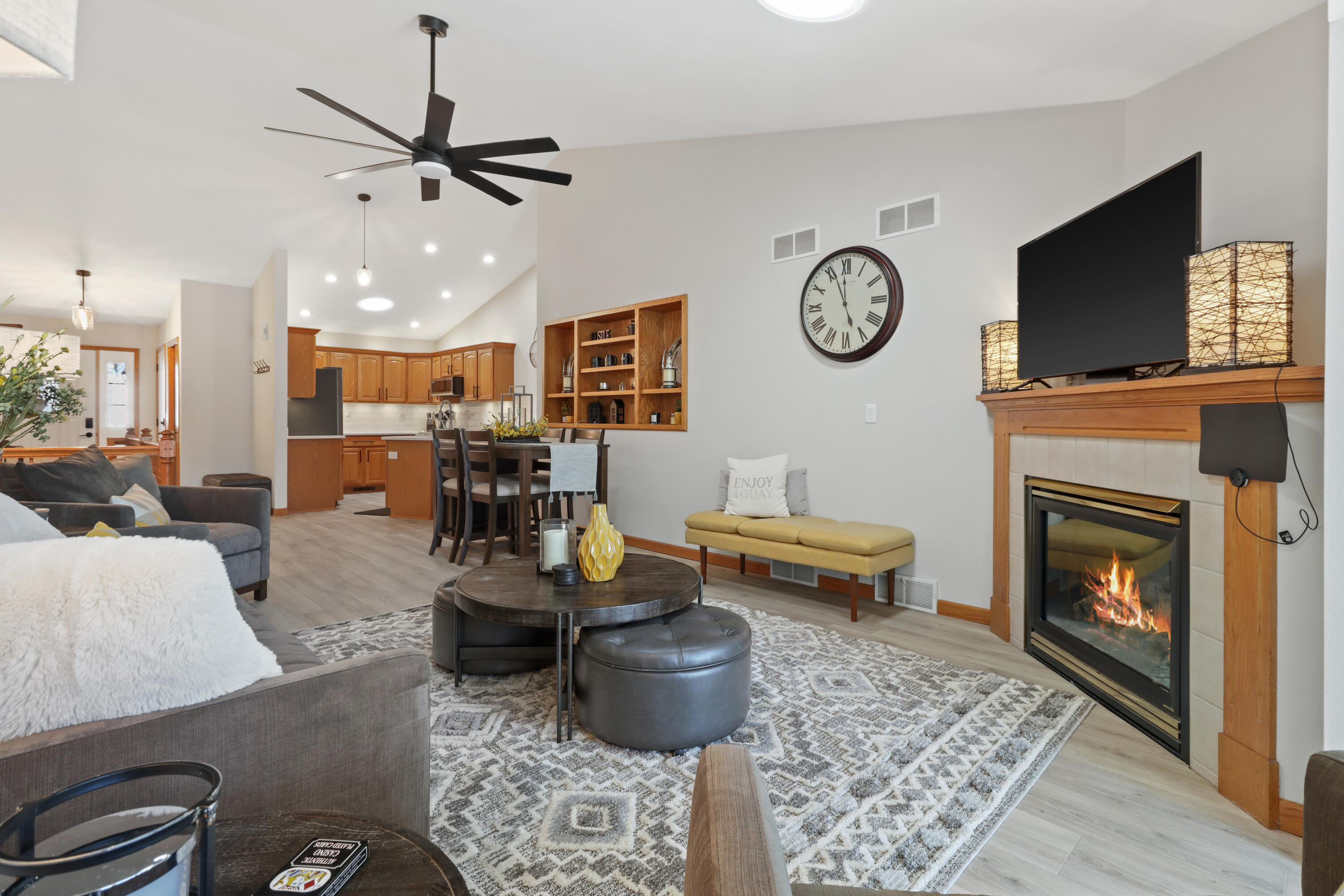 635 Cardinal Way Sun Prairie, WI 53590 - Photo 3 of 32 Great Room