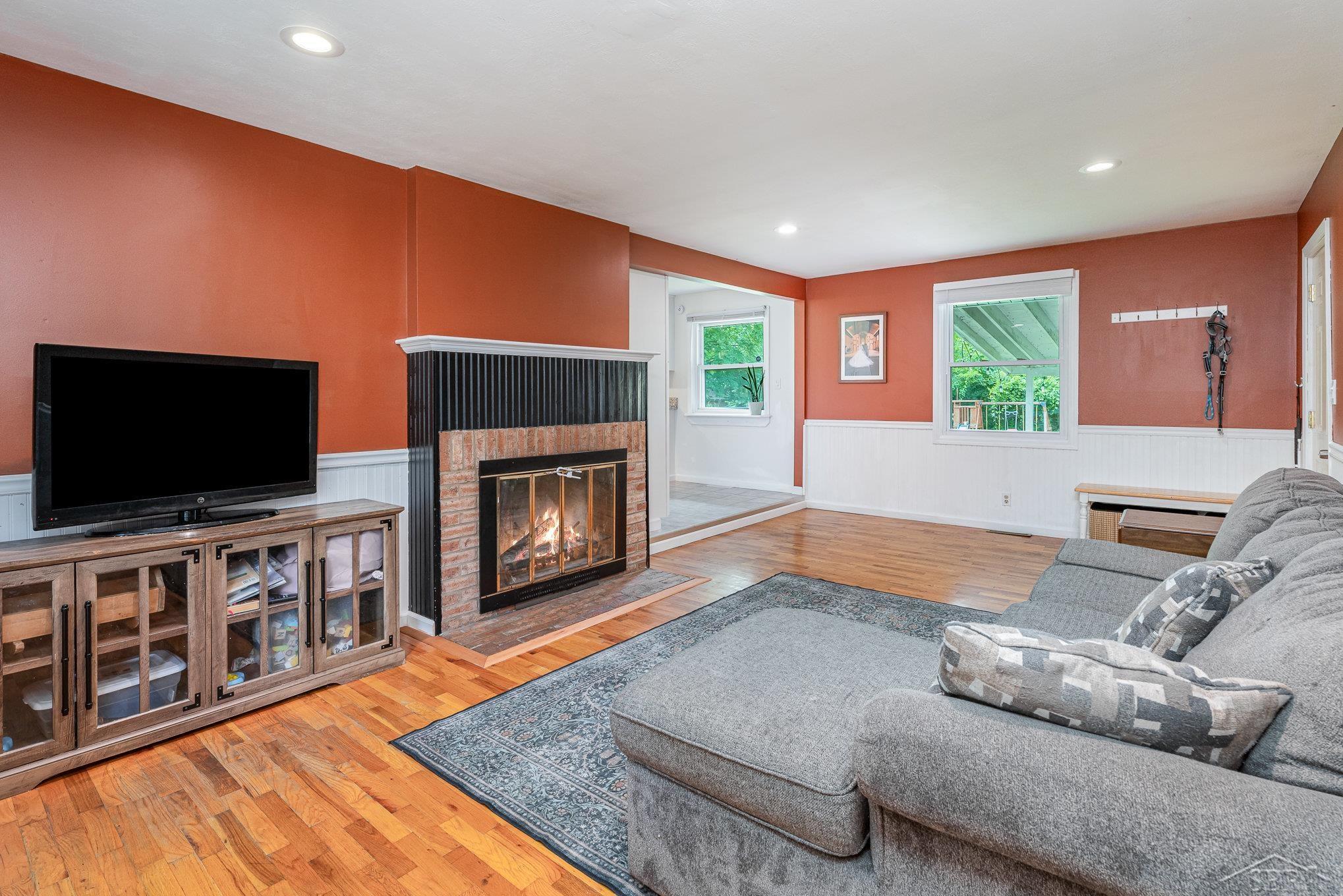 3813 McKeith Road Midland, MI 48642 - Photo 8 of 29 50182186-2ef863ce-490a-481e-b048-fc63a9d9d7e8.JPG