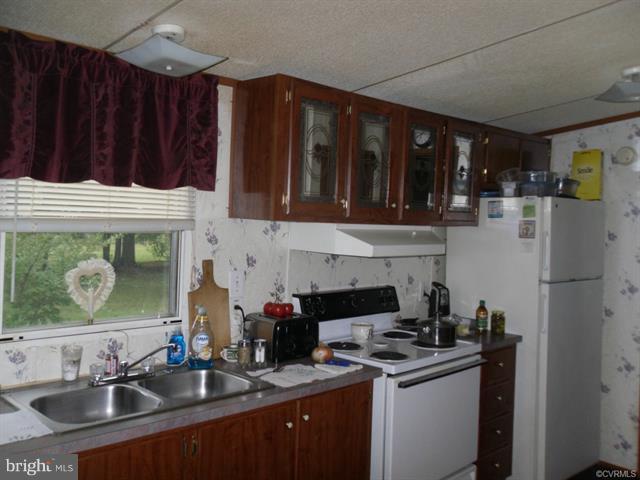 2223 Country Road Beaverdam, VA 23015 - Photo 2 of 9 Kitchen