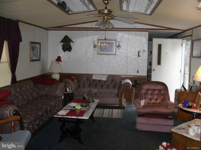 2223 Country Road Beaverdam, VA 23015 - Photo 4 of 9 Living Room