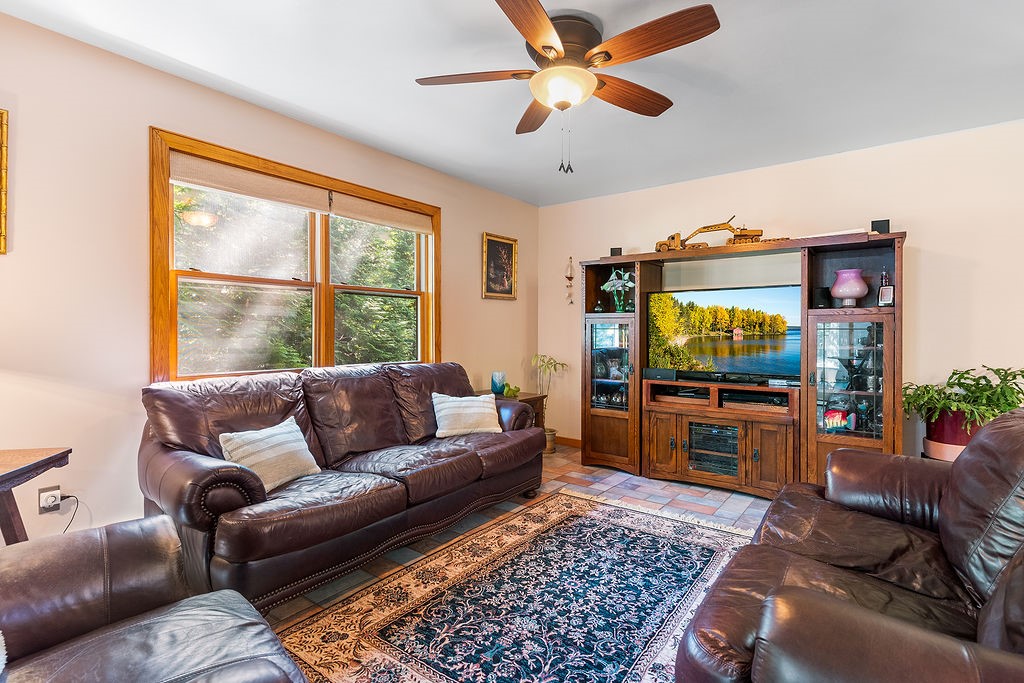 28 Crandall Road Tiverton, RI 02878 - Photo 11 of 32 Gallery Image 11