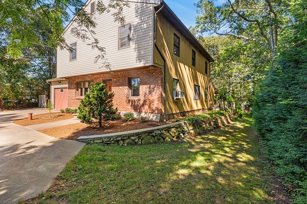 28 Crandall Road Tiverton, RI 02878 - Photo 3 of 32 Gallery Image 3