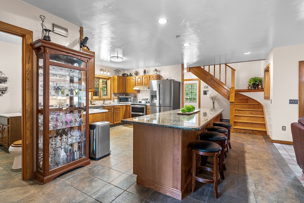 28 Crandall Road Tiverton, RI 02878 - Photo 6 of 32 Gallery Image 6