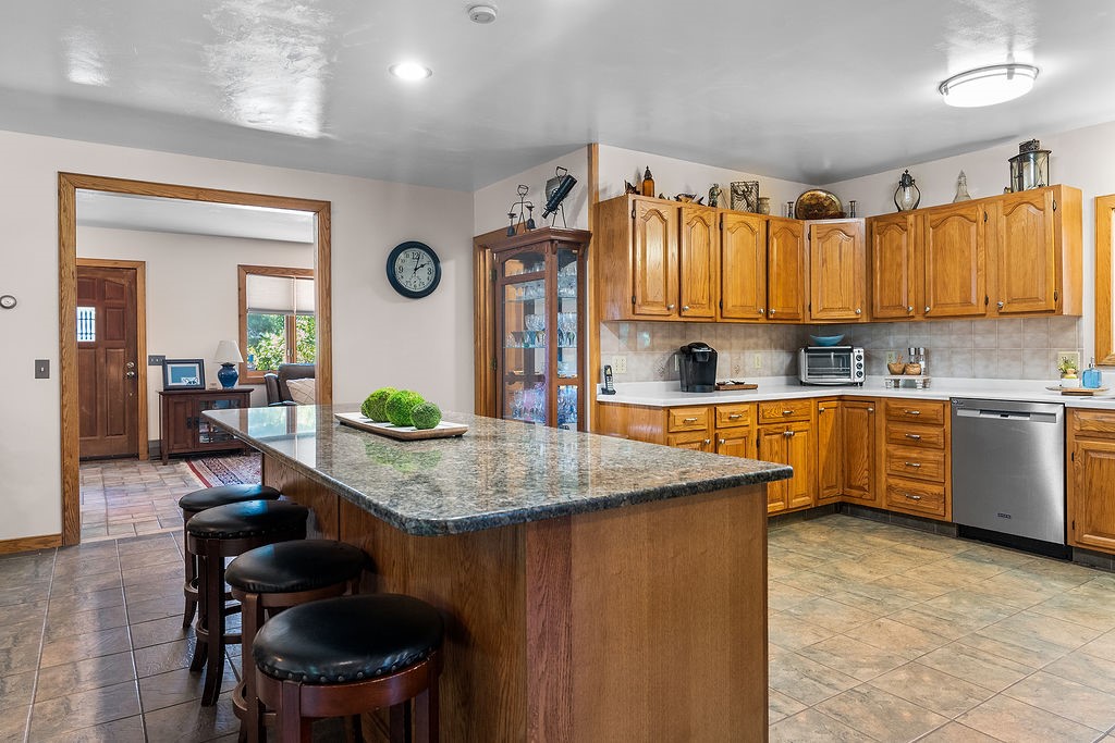 28 Crandall Road Tiverton, RI 02878 - Photo 7 of 32 Gallery Image 7
